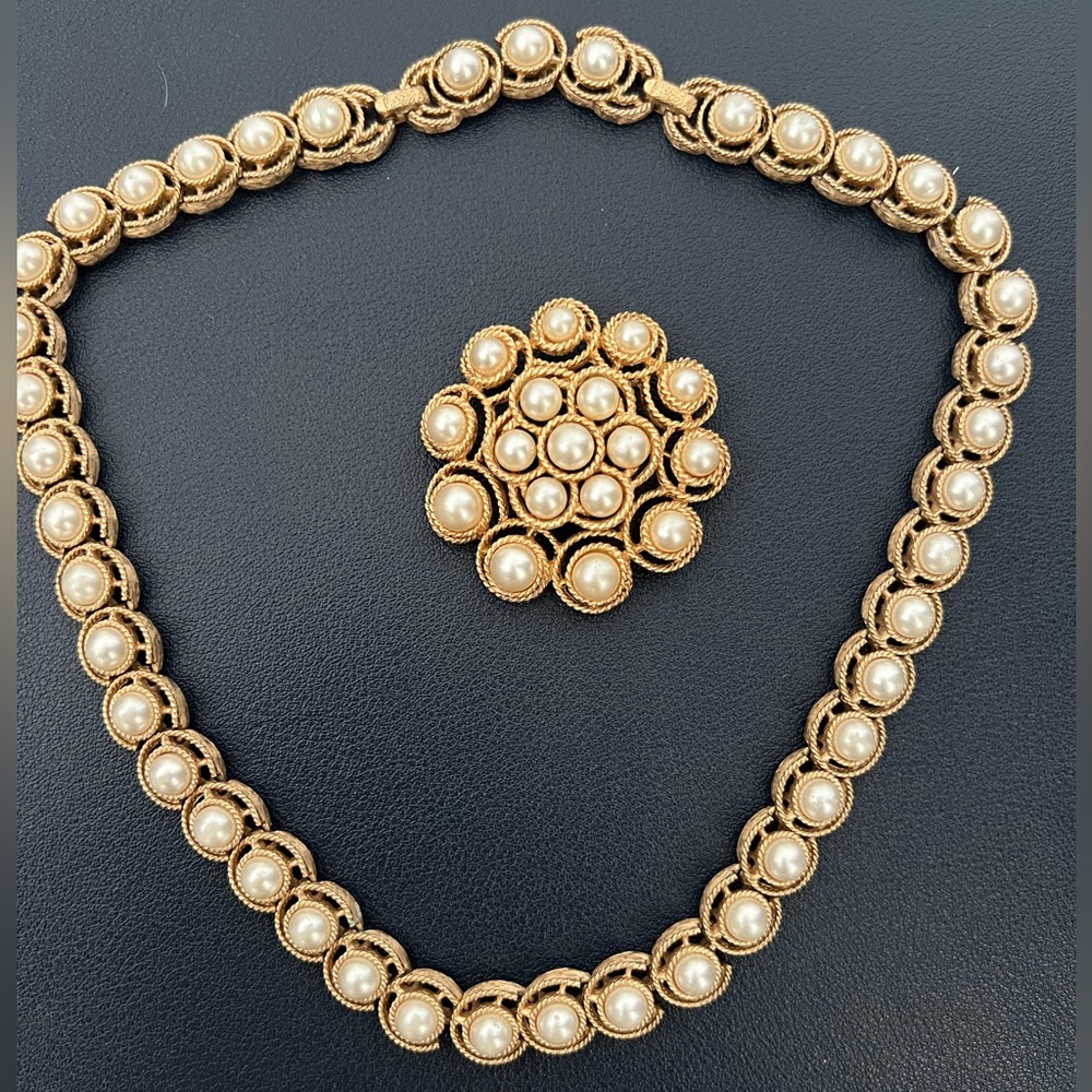 Vtg Crown Trifari Demi Parure Pearls Gold Tone Snowflake necklace and Brooch set - Picture 1 of 9